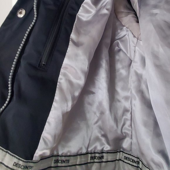 Japanese Brand - Descente - Size US 10 Women's Ski/Snowboard Jacket - Picture 6 of 7